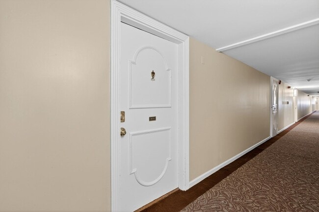 Photo - 1 Bedroom Condo Walking distance to UofD