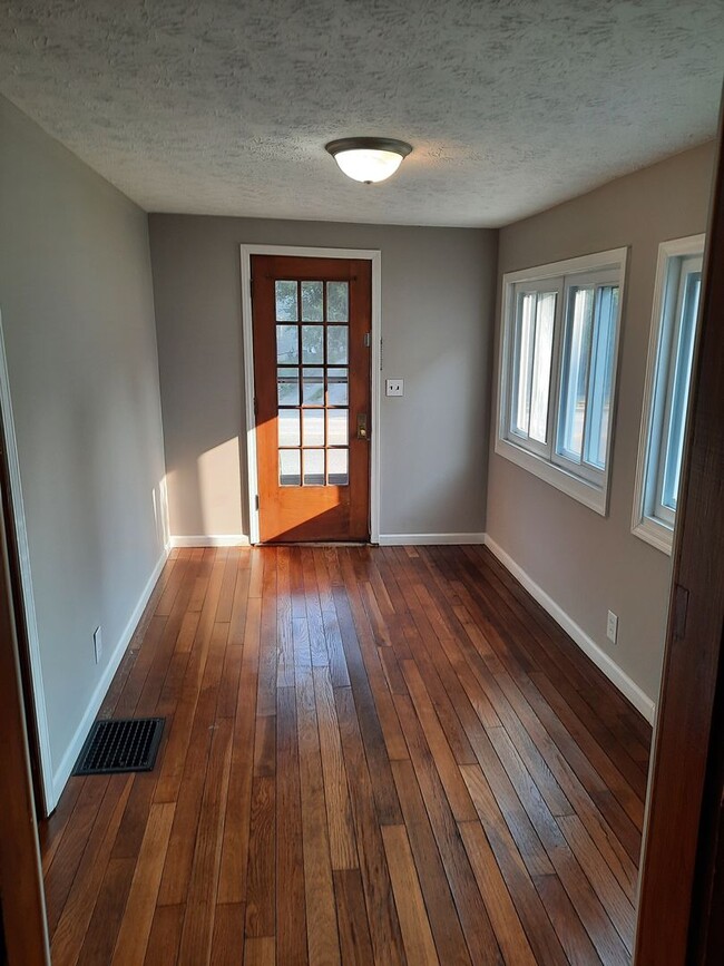Photo - 1615 Ferry St