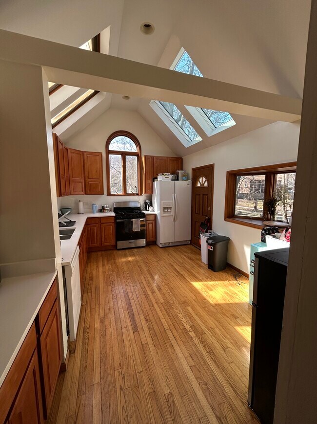 Photo - 1906 Orrington Ave Unidad 1