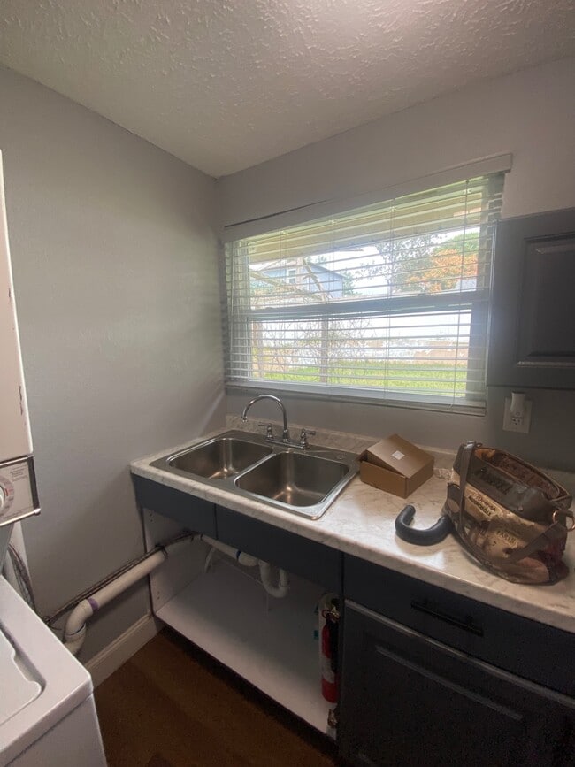 Photo - 27103 Frampton Ave