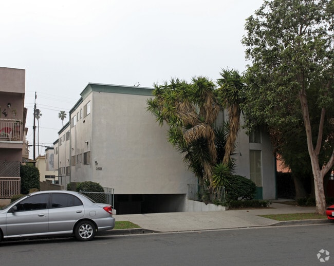 Building Photo - 1418 12th St