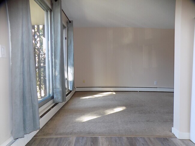 Building Photo - 322-326 6 Ave NE Unit 22