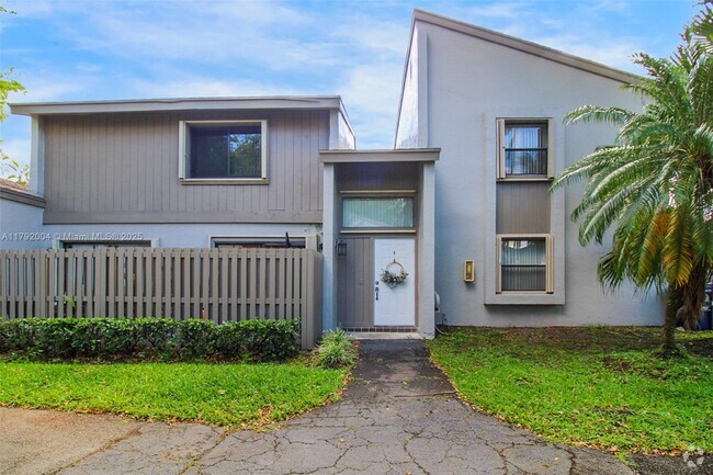Building Photo - 10619 SW 113th Pl Unit 88B Rental