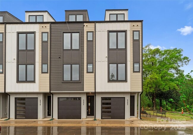 Building Photo - 3206 Riley Ave Rental