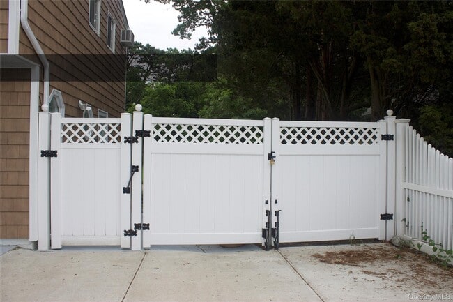 Photo - 1069 Callahan St