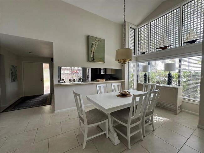 Photo - 4562 Kingsmere