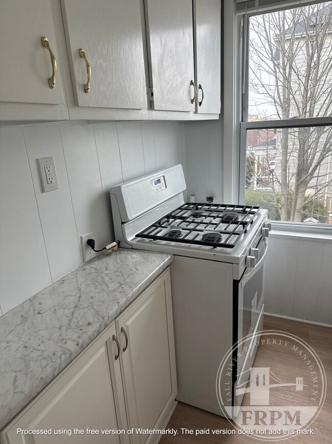 Building Photo - 33 16th St Unit 2