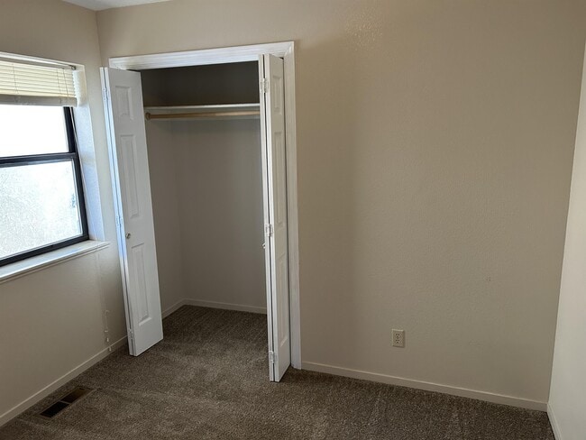 Photo - 1663 Kaiser St