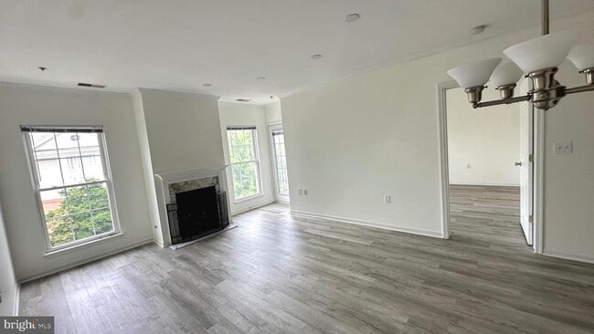 Photo - 7011 Falls Reach Dr Unidad 310