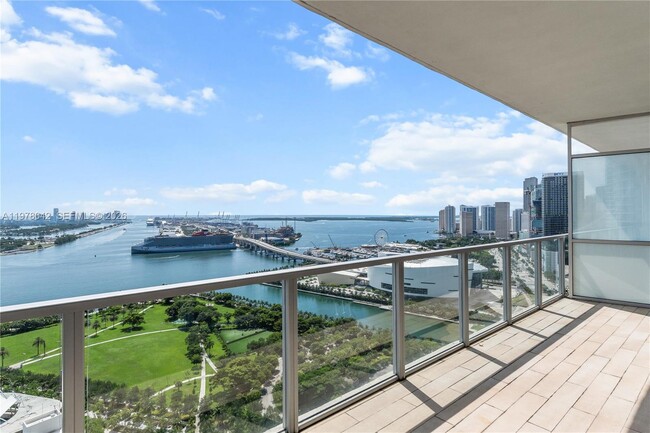 Building Photo - 1100 Biscayne Blvd Unit 3404