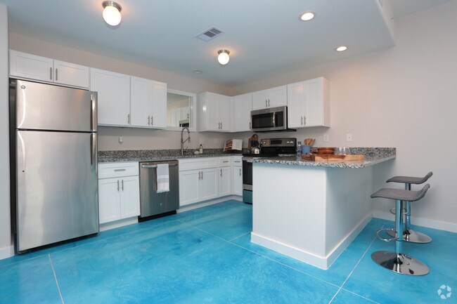 1BR, 1BA 868SF - Kitchen