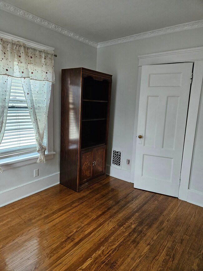 Photo - 624 Parsells Ave Unit Large 2nd Floor One Bedroom With Bonus Room