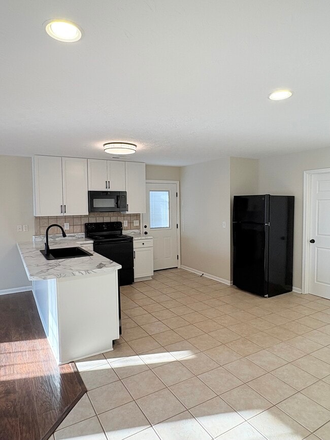 Photo - 401 Catalpa Cir