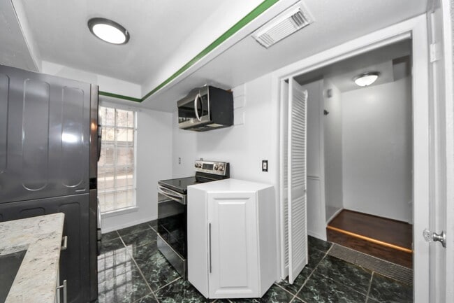 Photo - 7954 Grove Ridge Dr