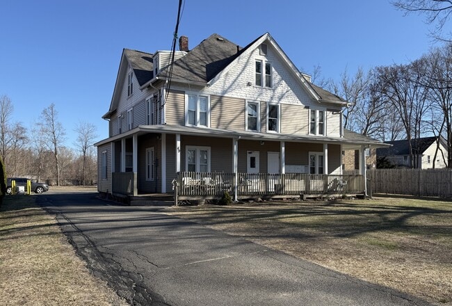 Building Photo - 49 Washington St Unit 5