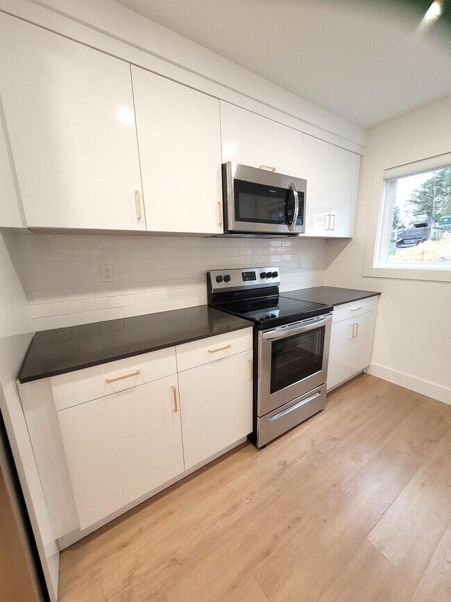1816-1810 10th Ave E