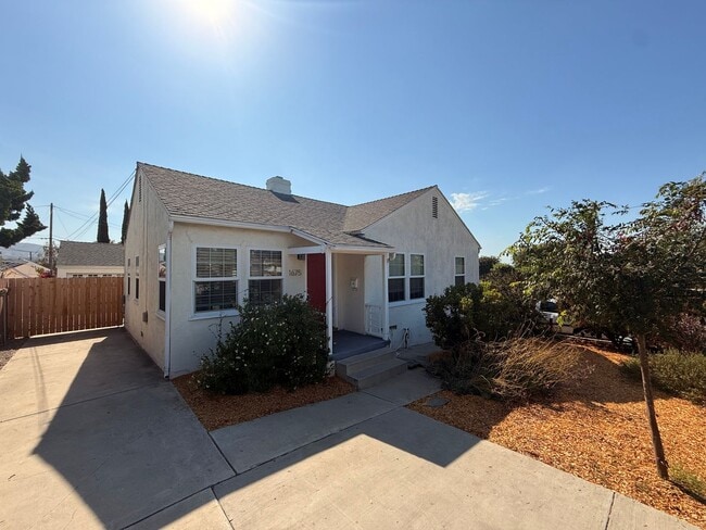 Charming 3BR Home with Expansive Backyard ... - Charming 3BR Home with Expansive Backyard ...