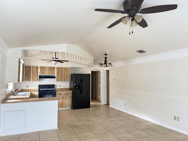 Photo - Spacious 2 Bedroom 1 Bath Unidad Apt 5