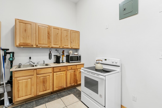 Photo - 216 N 1st St