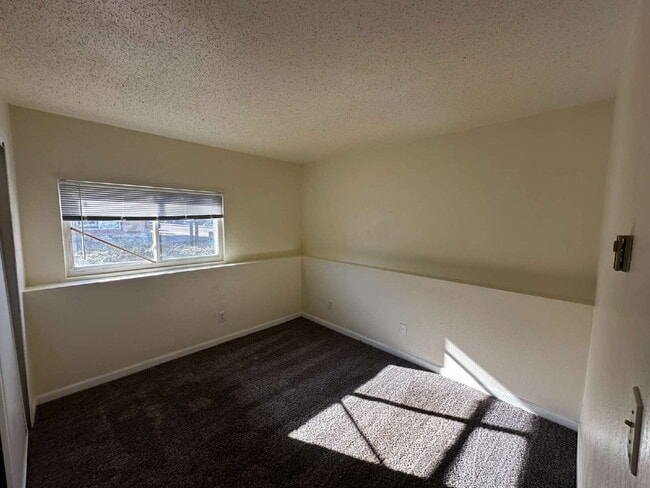 Photo - "Cozy 2-Bed Retreat with Charm!" Unit D