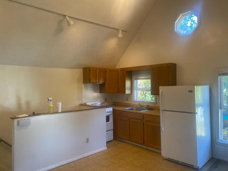 Photo - 4285 Lake Ave