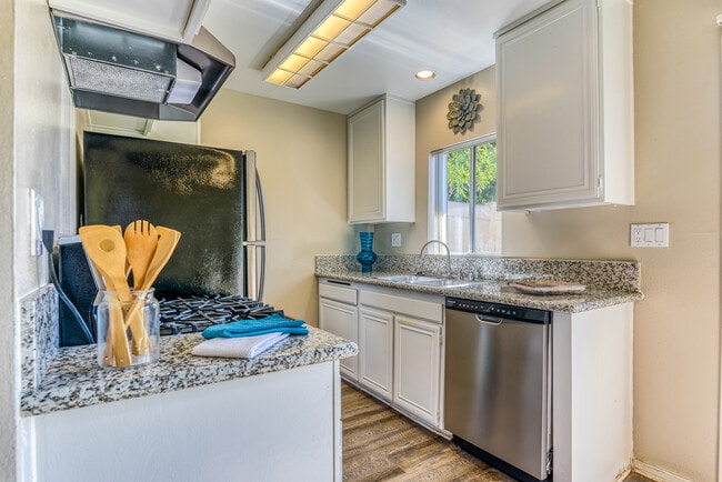 Canyon Club Apartments
