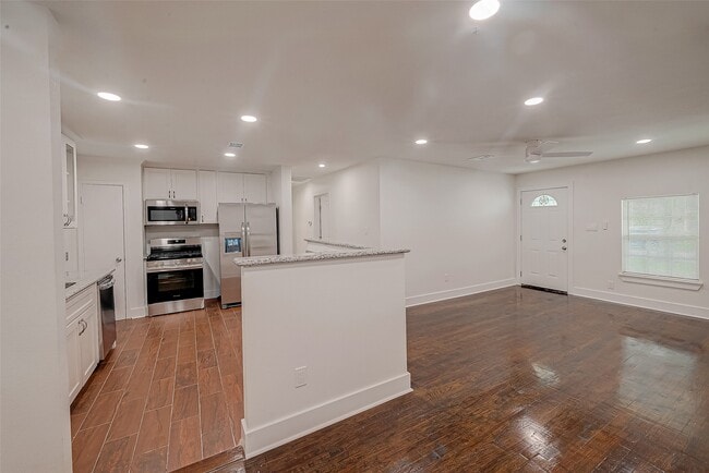 Photo - 5703 Belmark St