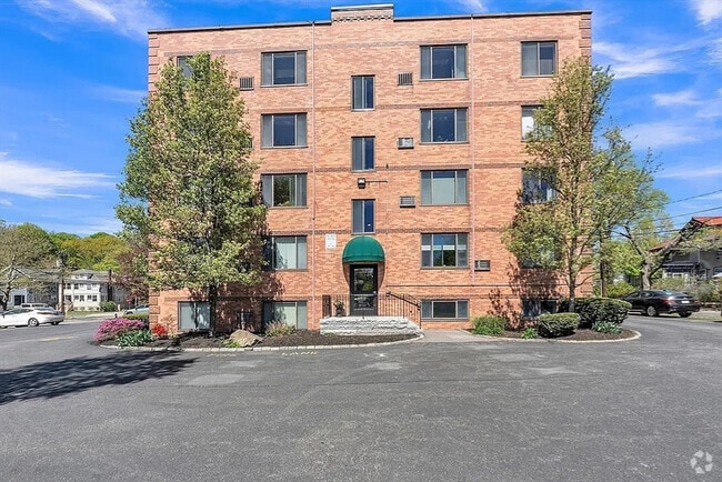 Building Photo - 128 Pleasant St Unit 103 Rental