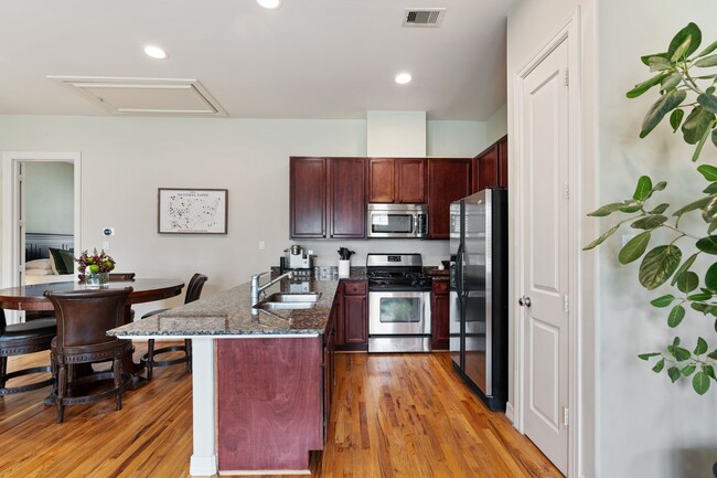 Photo - 3908 Center St