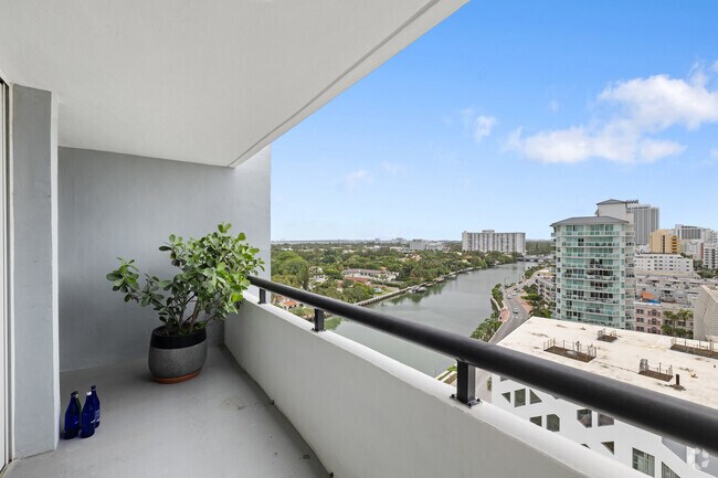 Building Photo - 3200 Collins Ave Unit 123 Rental