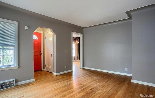 Photo - 348 E Maplehurst Ave