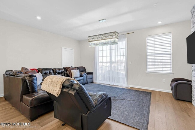 Photo - 2002 Evans Ln