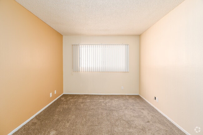 1BR, 1BA - 625SF - Bedroom