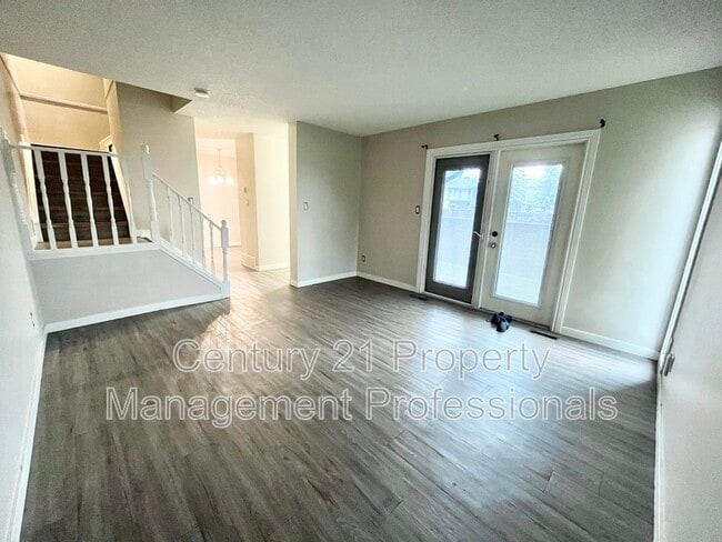 Photo - 14634 25 St NW