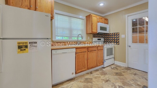 Cozy little 1 BR / 1 BA with big yard in Rossville, GA!! This one won't last long, come look at t...