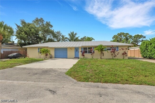Building Photo - 2772 Riverview Dr
