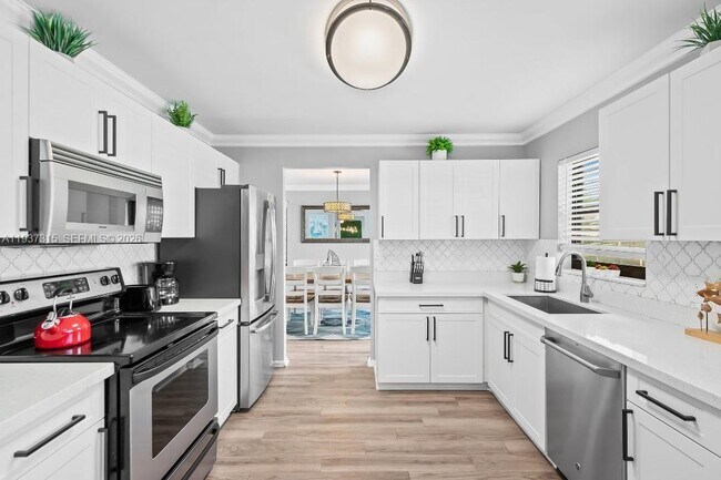 Photo - 223 SE 8th St