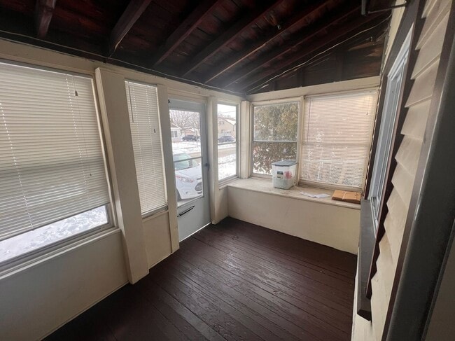 Move-In Ready- 2 bedroom/1 Bath Home in Eastpointe