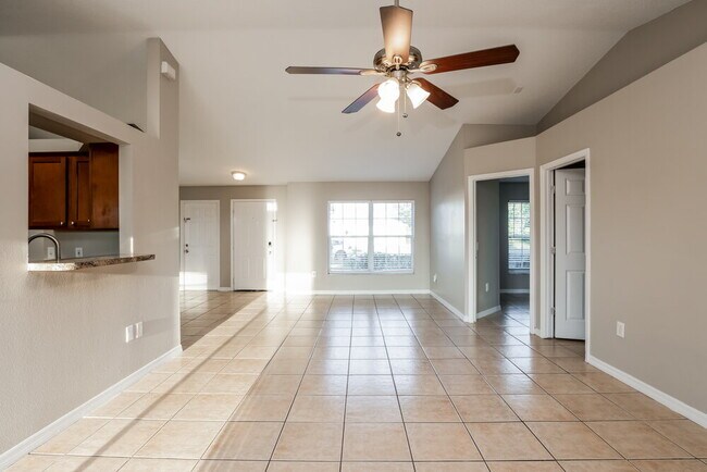 Photo - 802 Provence Way