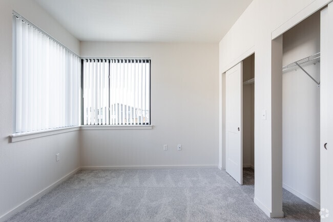 2BR, 1BA - 988 SF