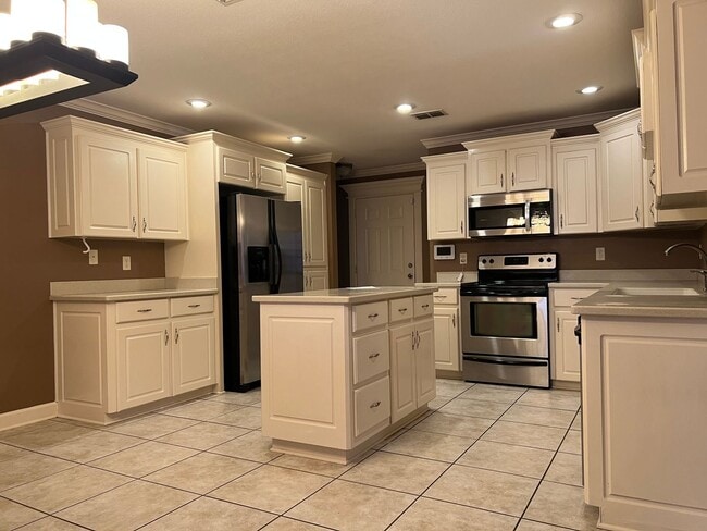 74 Lakeland Dr