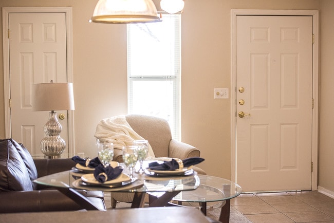 Photo - Deer Palms Apartments