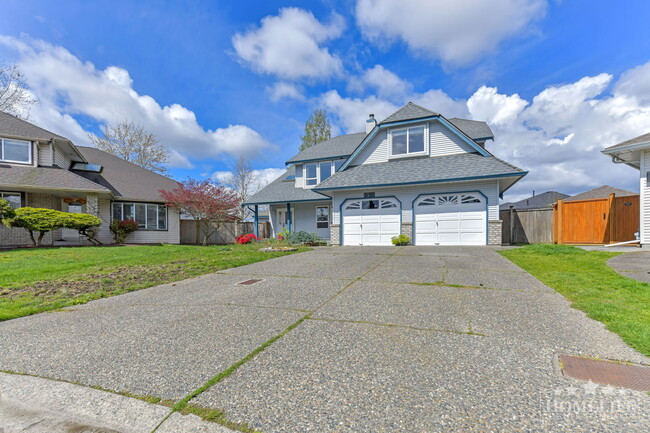 Building Photo - Spacious Luxury 4 Bedroom Upper Suite in Clayton Heights Unit Upper House