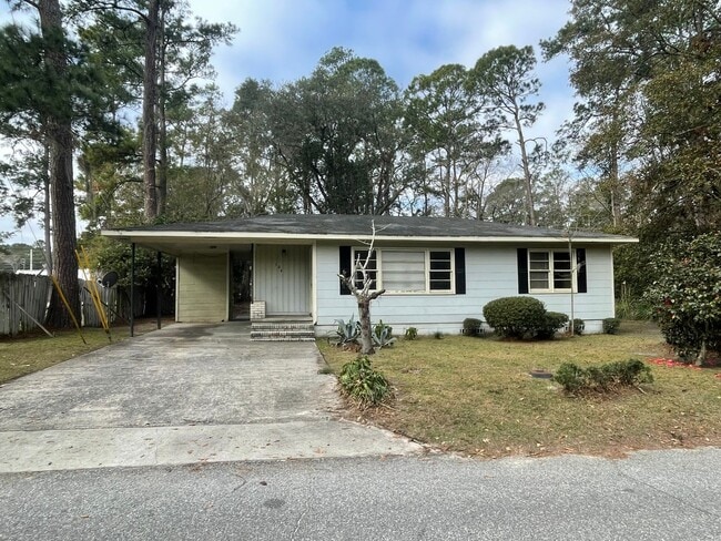 Building Photo - 3 Bedroom/1 Bath Home