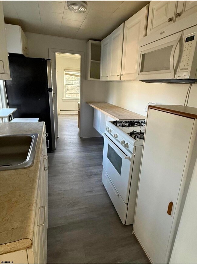 Photo - 210 Hanthorn St