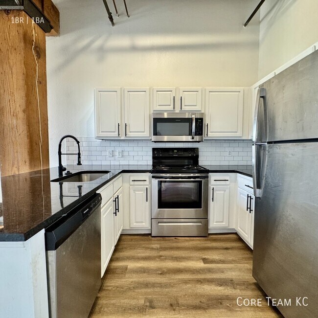 Photo - 202 W 5th St Unidad 310
