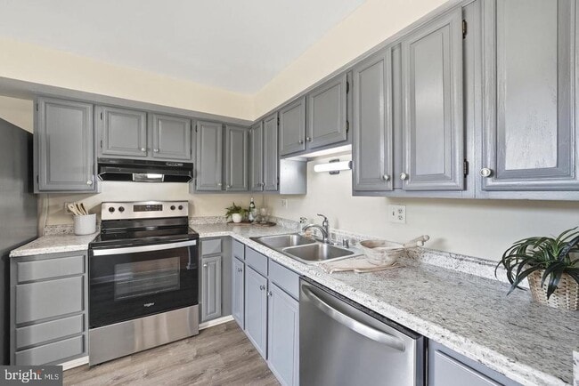 Photo - 7619 Nutwood Ct