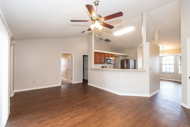 Photo - 2018 Cardiff Ln