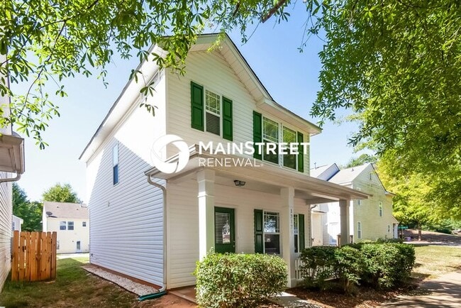 Photo - 3 Bedroom Pet-Friendly Home in Huntersville, NC with Main Street Renewal