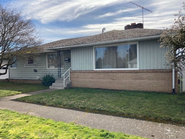 Building Photo - Large Home Near Shopping and Dining in Albany